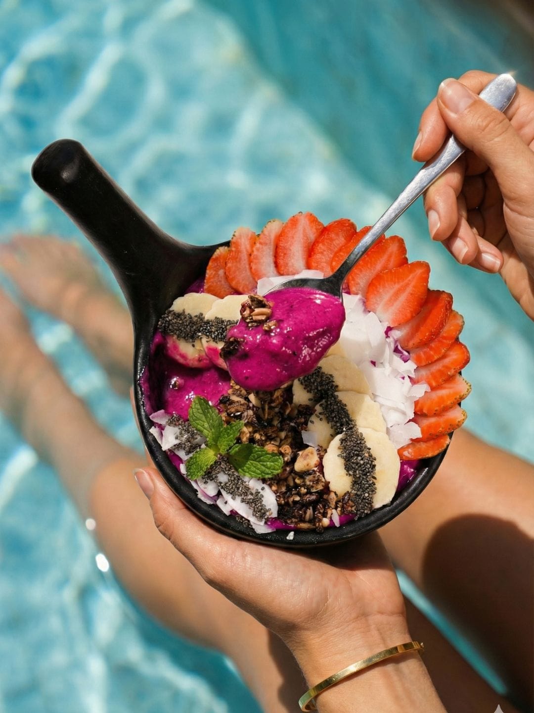 Pink Dragon Fruit Smoothie Bowl: A Vibrant Tropical Recipe