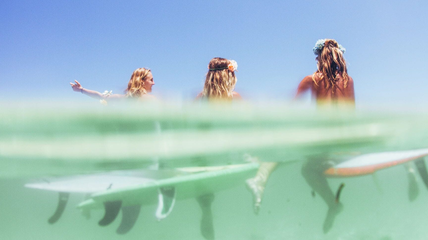 women doing surf
