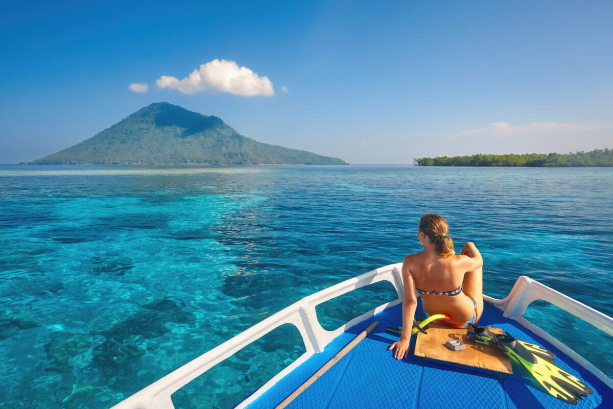 woman_snorkeling_tour_tropical_bali